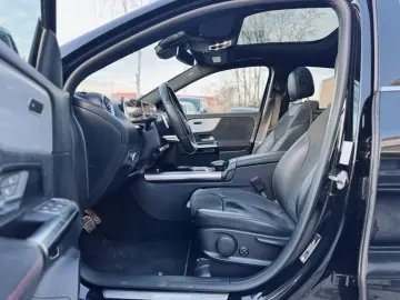 MERCEDES-BENZ GLA 250 4M AMG Line Pano Ambiente JungeSterne