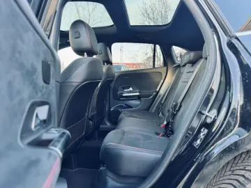 MERCEDES-BENZ GLA 250 4M AMG Line Pano Ambiente JungeSterne