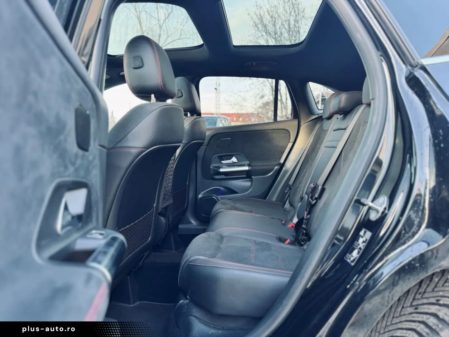 MERCEDES-BENZ GLA 250 4M AMG Line Pano Ambiente JungeSterne