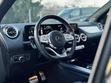 MERCEDES-BENZ GLA 250 4M AMG Line Pano Ambiente JungeSterne