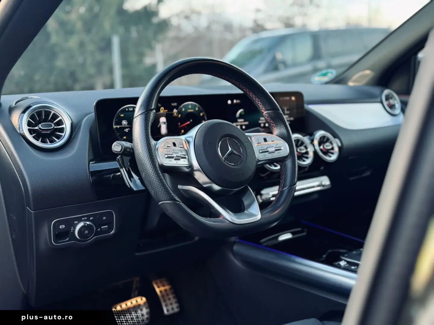 MERCEDES-BENZ GLA 250 4M AMG Line Pano Ambiente JungeSterne