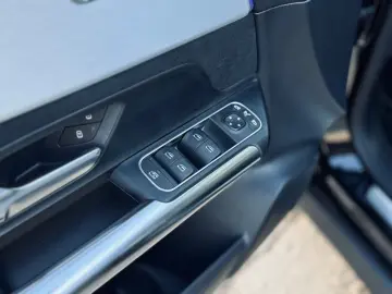 MERCEDES-BENZ GLA 250 4M AMG Line Pano Ambiente JungeSterne