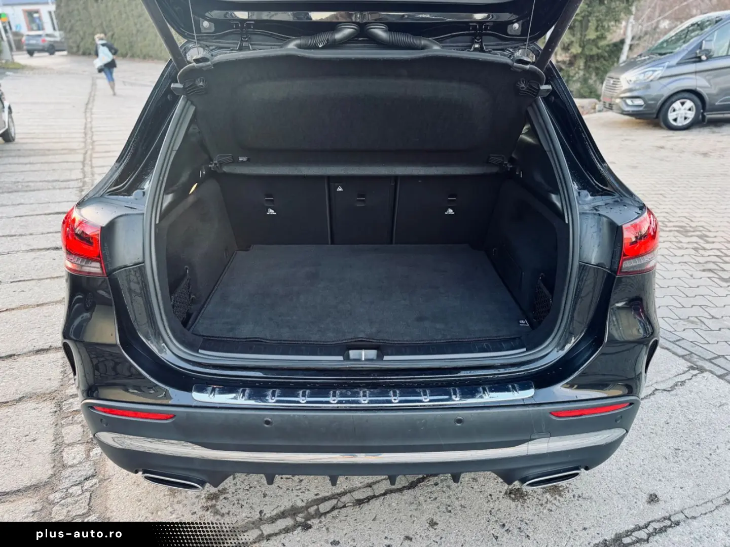 MERCEDES-BENZ GLA 250 4M AMG Line Pano Ambiente JungeSterne