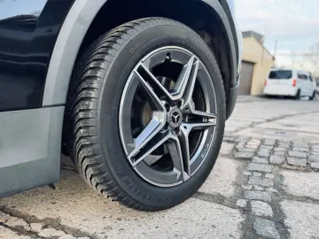 MERCEDES-BENZ GLA 250 4M AMG Line Pano Ambiente JungeSterne