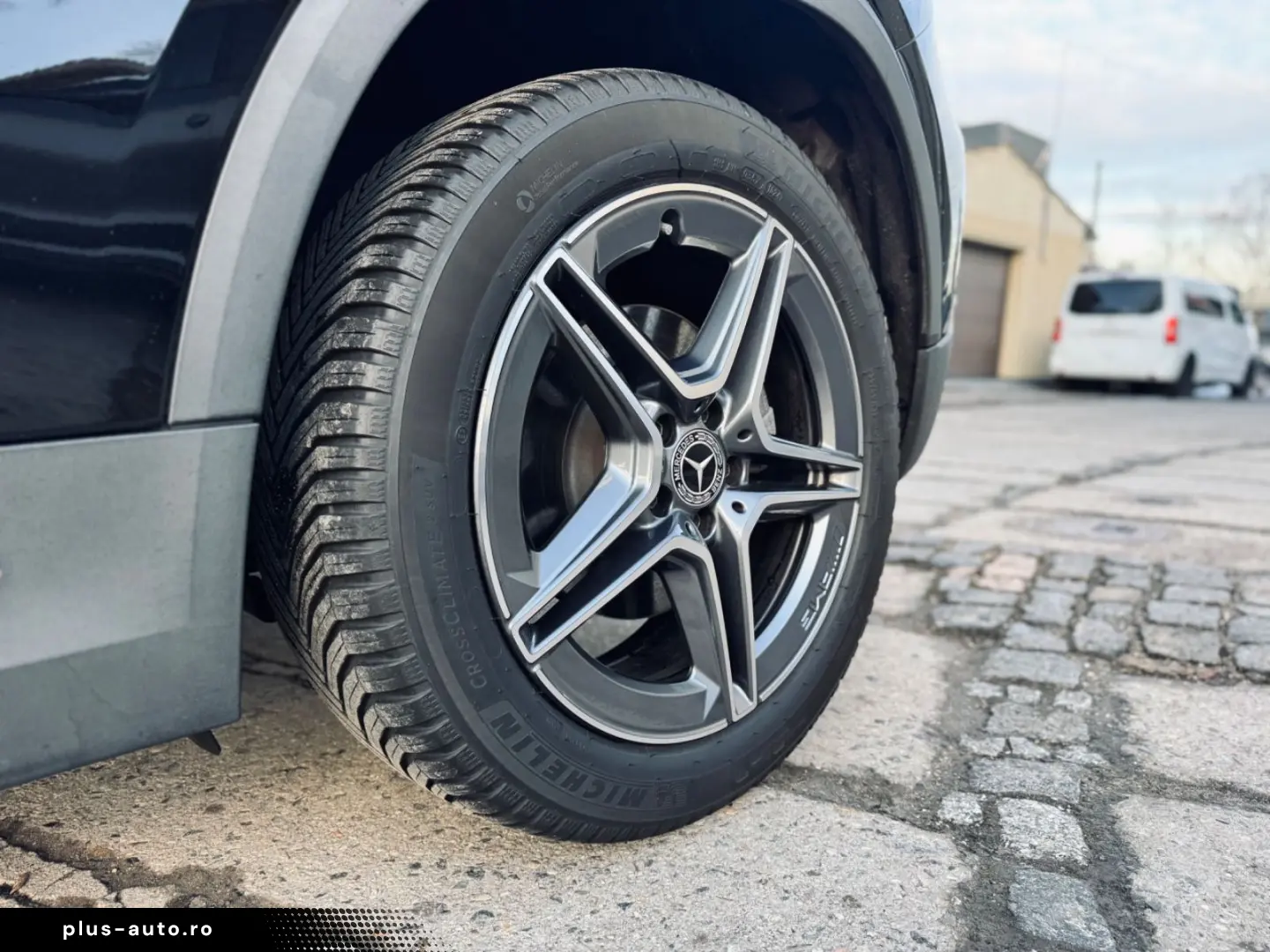 MERCEDES-BENZ GLA 250 4M AMG Line Pano Ambiente JungeSterne