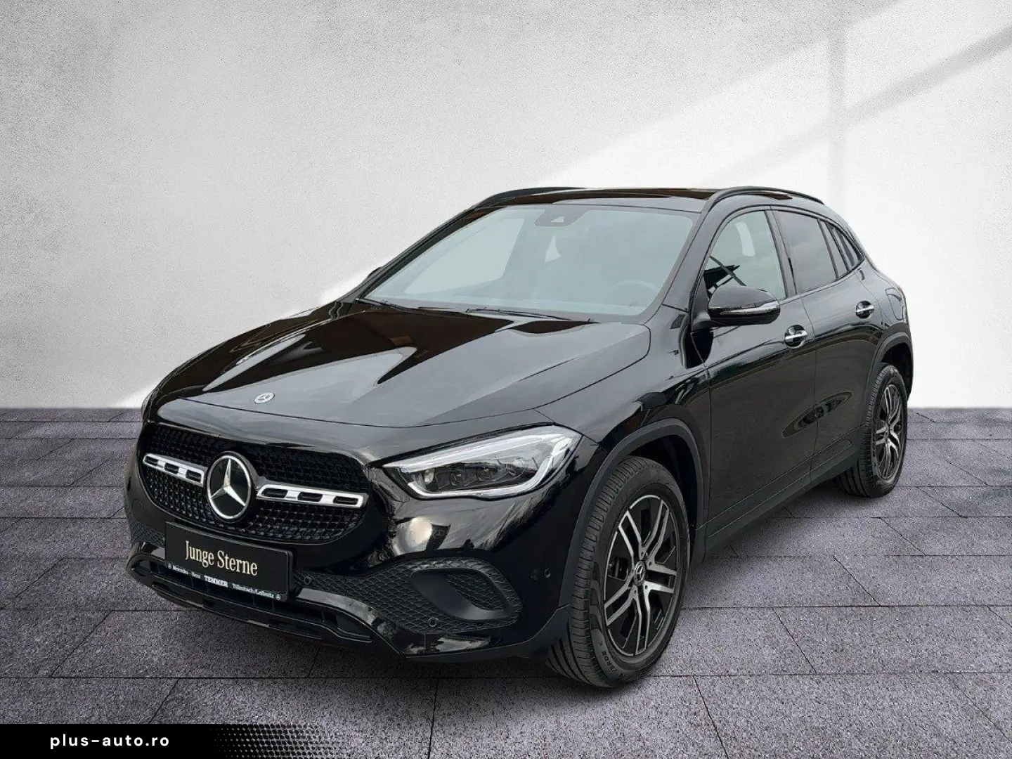 MERCEDES-BENZ GLA 250 4MATIC Progressive Prem  Pano RKam
