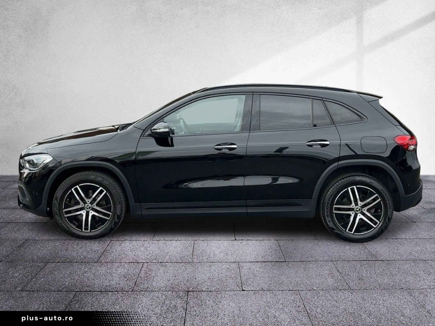 MERCEDES-BENZ GLA 250 4MATIC Progressive Prem  Pano RKam