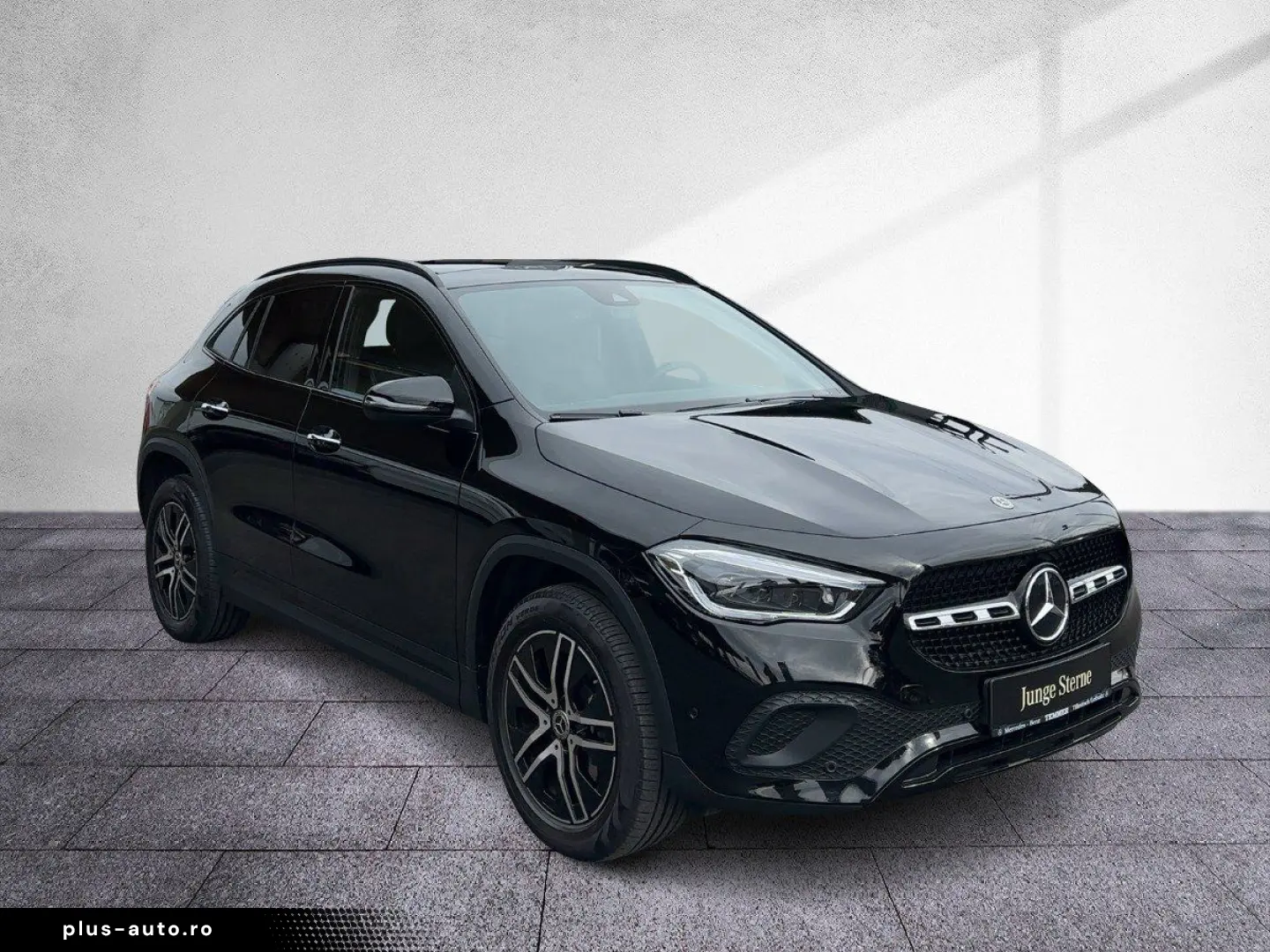 MERCEDES-BENZ GLA 250 4MATIC Progressive Prem  Pano RKam