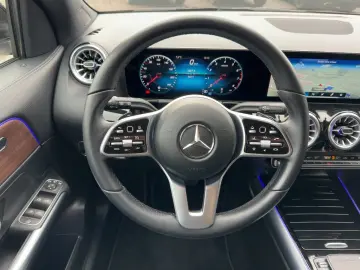 MERCEDES-BENZ GLA 250 4MATIC Progressive Prem  Pano RKam