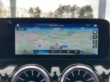 MERCEDES-BENZ GLA 250 4MATIC Progressive Prem  Pano RKam