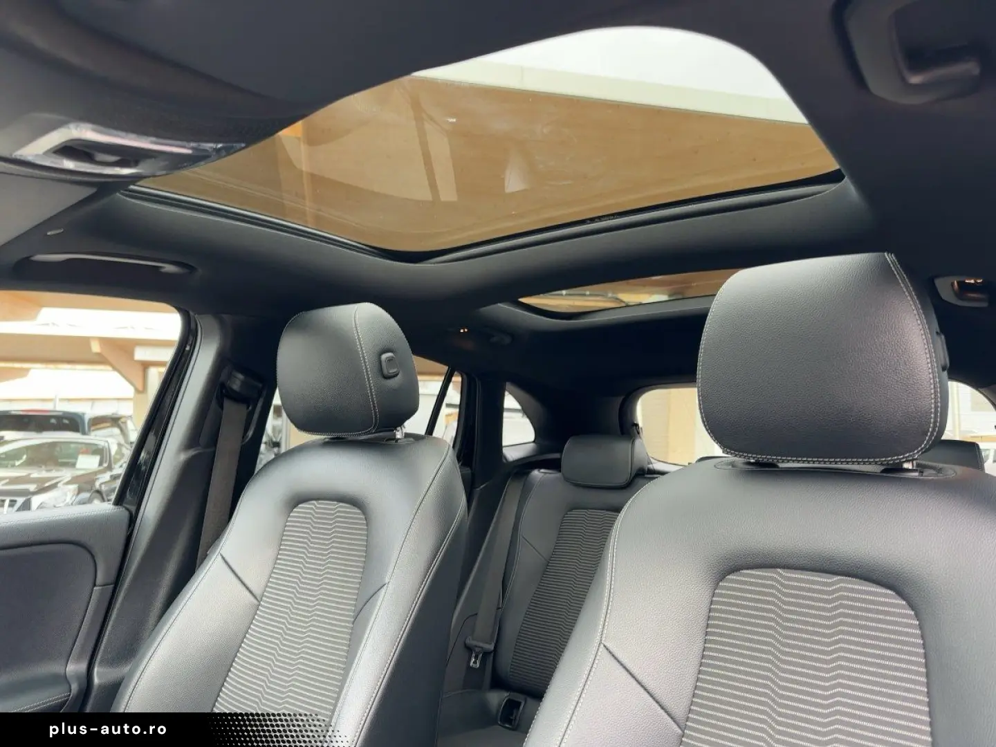MERCEDES-BENZ GLA 250 4MATIC Progressive Prem  Pano RKam