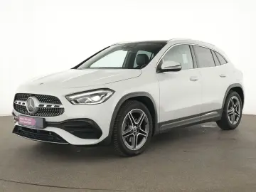 MERCEDES-BENZ GLA 250 AMG Line Pano ACC Kamera LED Navi