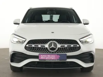 MERCEDES-BENZ GLA 250 AMG Line Pano ACC Kamera LED Navi