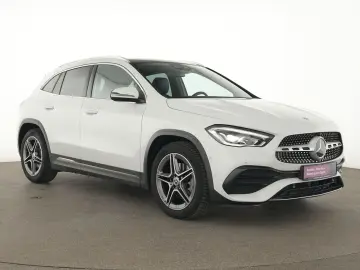 MERCEDES-BENZ GLA 250 AMG Line Pano ACC Kamera LED Navi