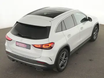 MERCEDES-BENZ GLA 250 AMG Line Pano ACC Kamera LED Navi