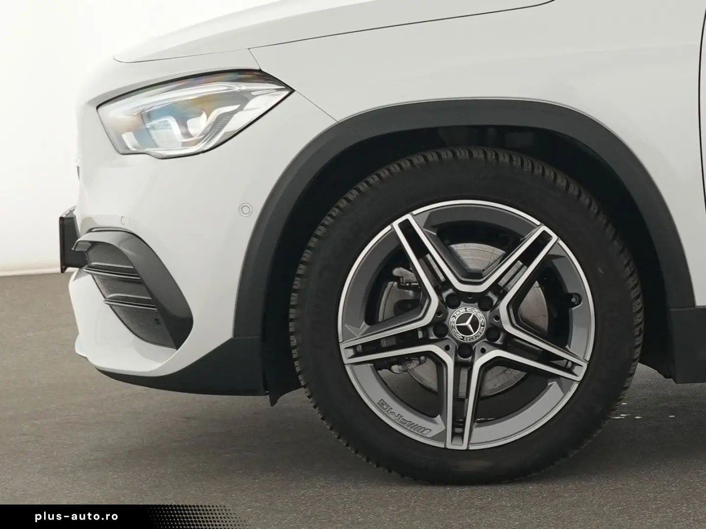 MERCEDES-BENZ GLA 250 AMG Line Pano ACC Kamera LED Navi