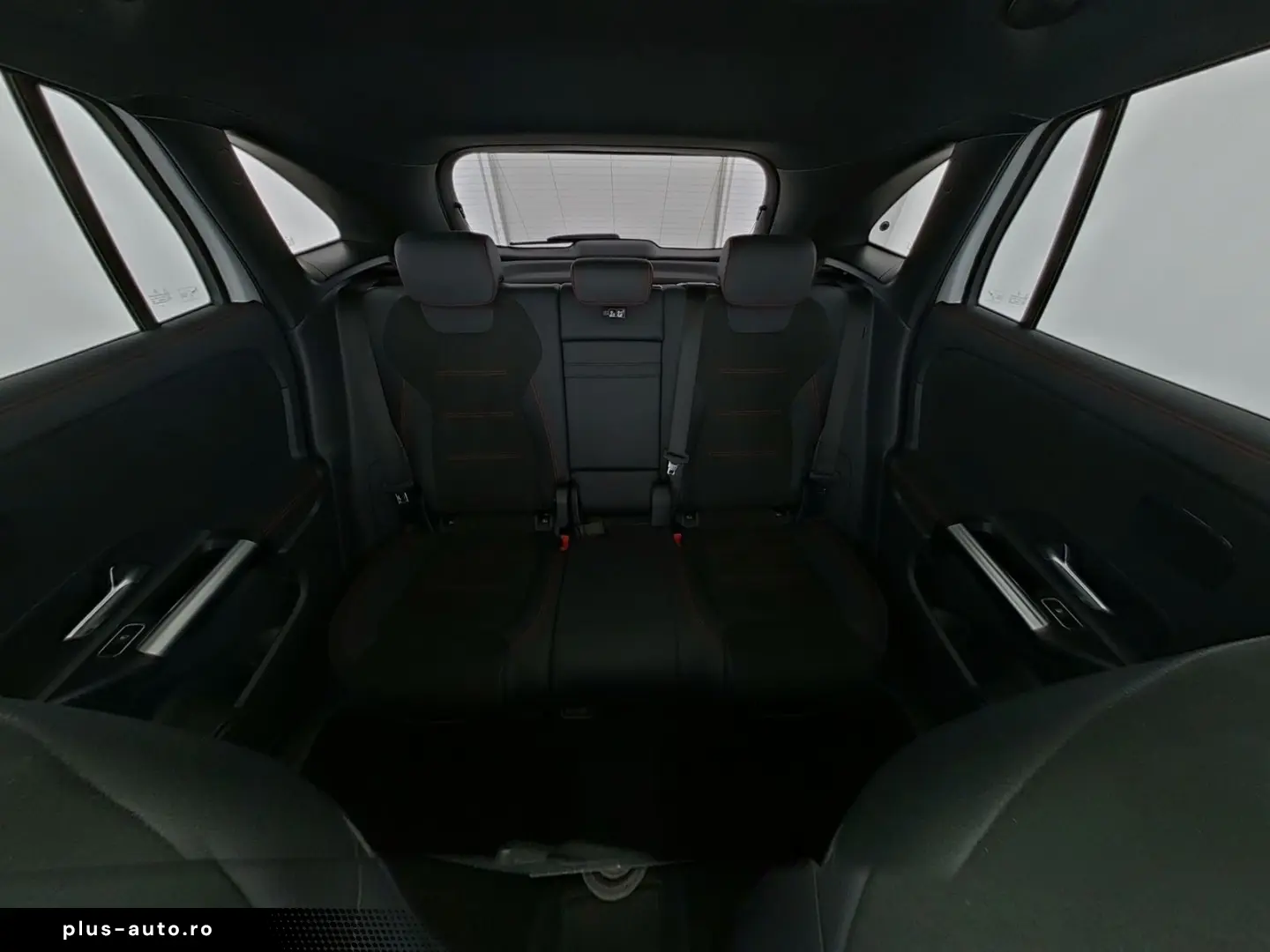 MERCEDES-BENZ GLA 250 AMG Line Pano ACC Kamera LED Navi