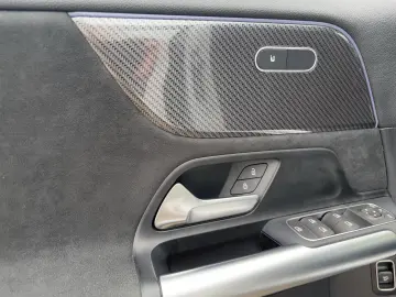 MERCEDES-BENZ GLA250 4M AMG Premi MLED Standhz Hifi KeyGo