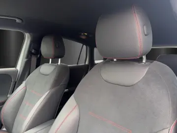 MERCEDES-BENZ GLA250 4M AMG Premi MLED Standhz Hifi KeyGo