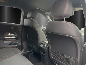 MERCEDES-BENZ GLA250 4M AMG Premi MLED Standhz Hifi KeyGo