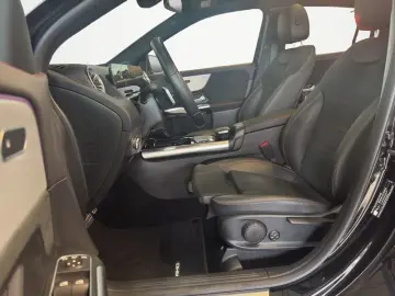 MERCEDES-BENZ GLA 250 4M AMG AHK SHZ LED KAMERA PANO NAVI