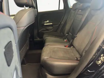 MERCEDES-BENZ GLA 250 4M AMG AHK SHZ LED KAMERA PANO NAVI