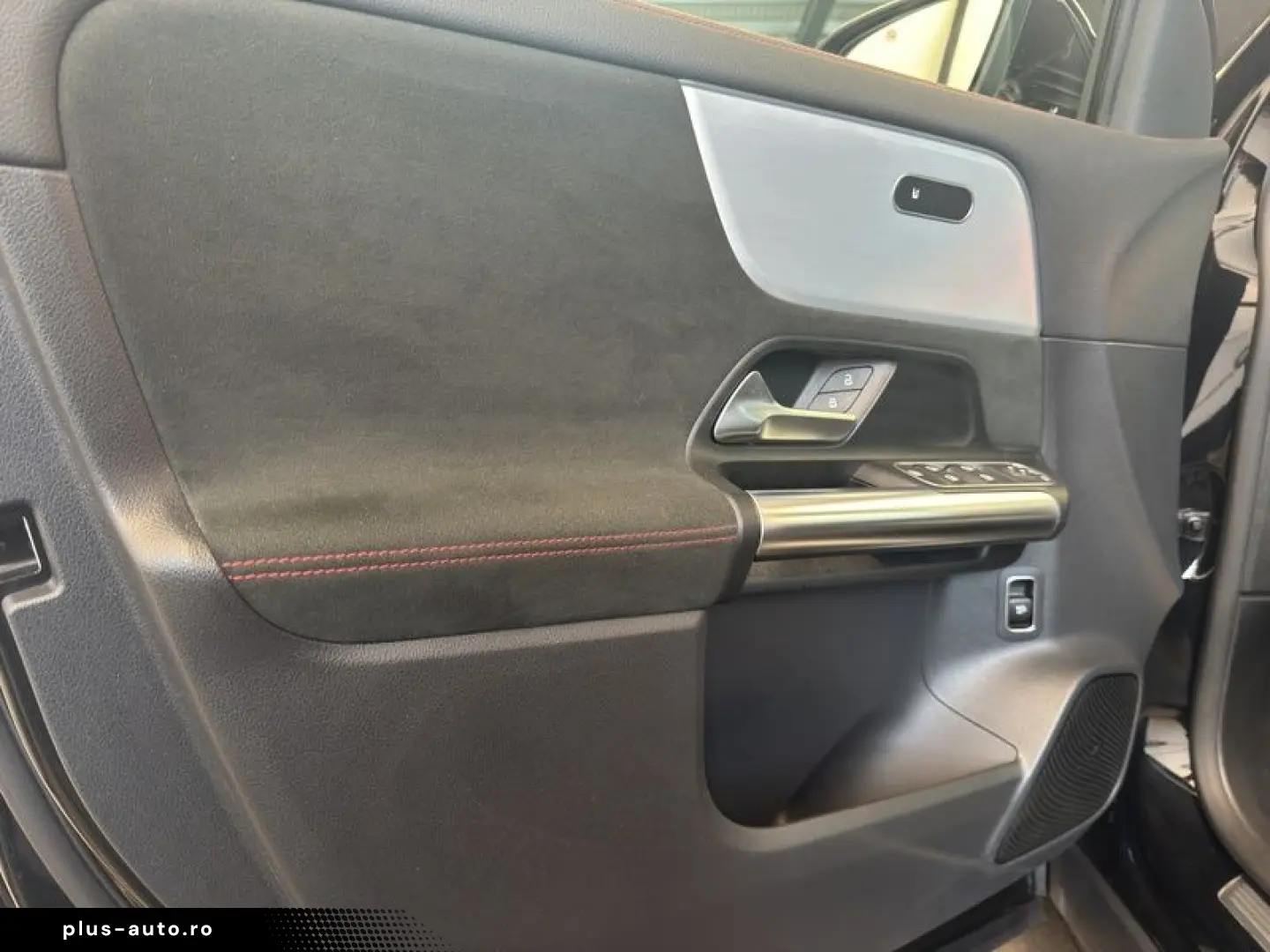 MERCEDES-BENZ GLA 250 4M AMG AHK SHZ LED KAMERA PANO NAVI