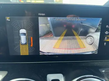 MERCEDES-BENZ GLA 250 4M AMG AHK SHZ LED KAMERA PANO NAVI