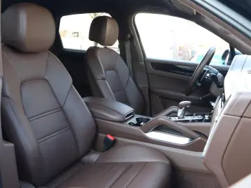 PORSCHE Cayenne Turbo  NACHTSICHT BURMESTER KERAMIK PDCC