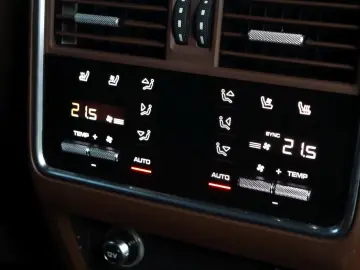 PORSCHE Cayenne Turbo  NACHTSICHT BURMESTER KERAMIK PDCC