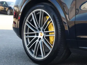 PORSCHE Cayenne Turbo  NACHTSICHT BURMESTER KERAMIK PDCC