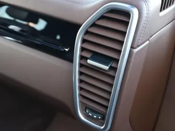 PORSCHE Cayenne Turbo  NACHTSICHT BURMESTER KERAMIK PDCC