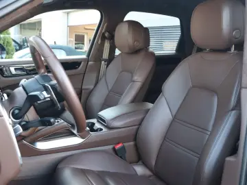 PORSCHE Cayenne Turbo  NACHTSICHT BURMESTER KERAMIK PDCC