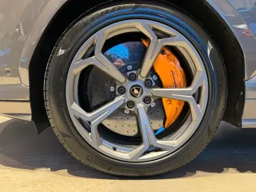 LAMBORGHINI Urus 4.0 V8 Aut.  HUD Pano Ceramic Luft ACC 360