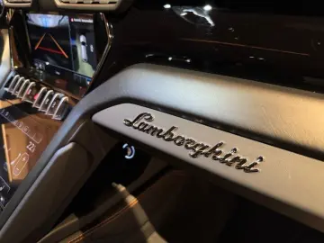 LAMBORGHINI Urus 4.0 V8 Aut.  HUD Pano Ceramic Luft ACC 360