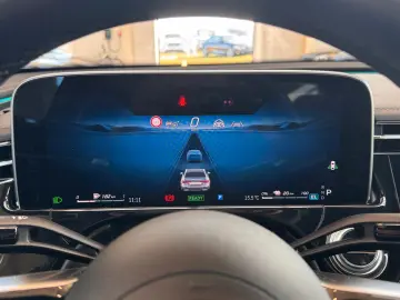 MERCEDES-BENZ E400e 4M AMG Line Premium Plus  Hyper 3D Pano