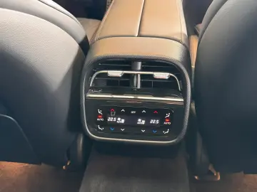 MERCEDES-BENZ E400e 4M AMG Line Premium Plus  Hyper 3D Pano