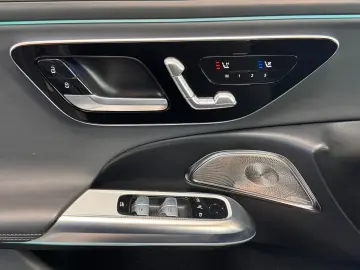 MERCEDES-BENZ E400e 4M AMG Line Premium Plus  Hyper 3D Pano
