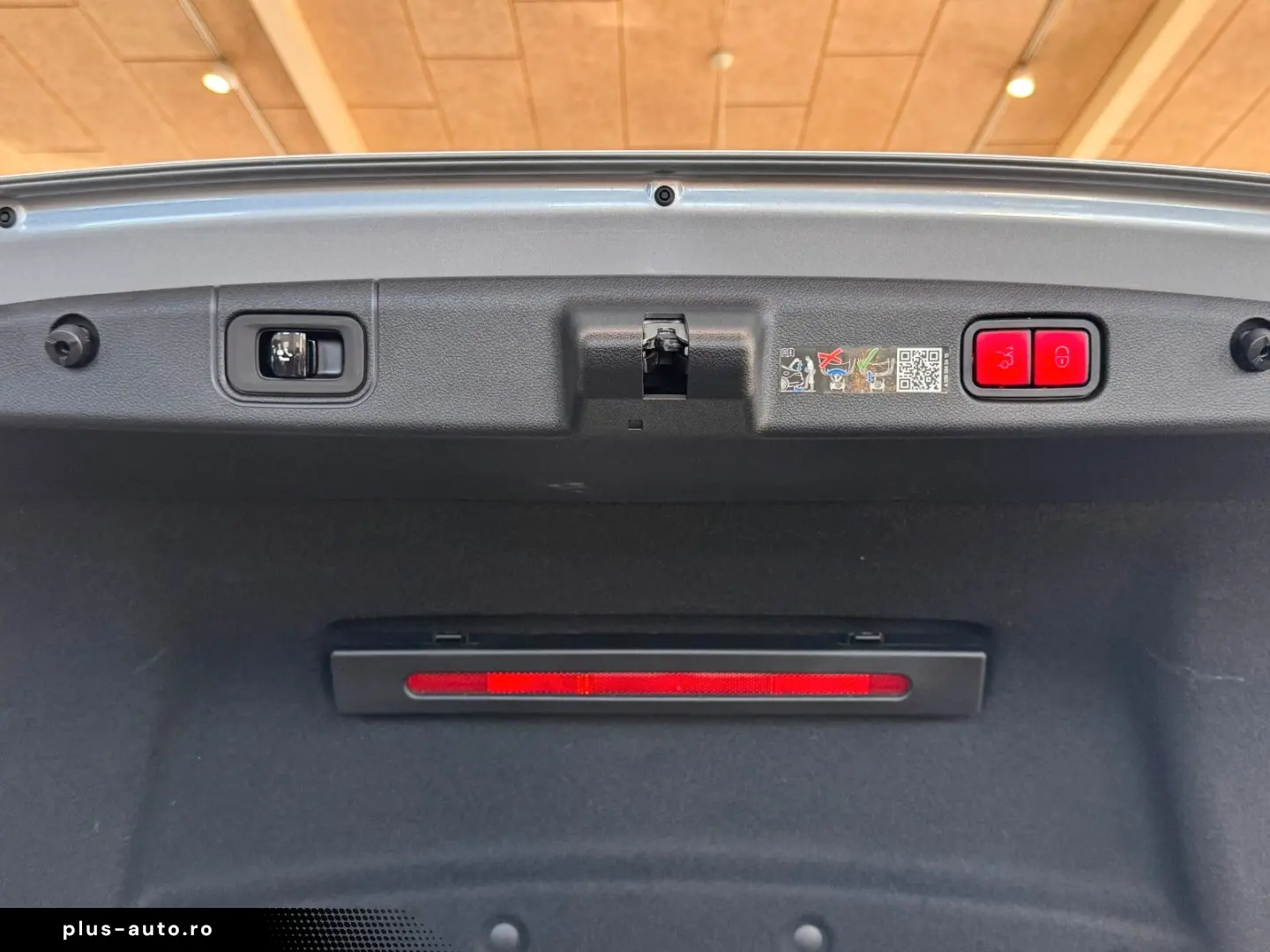 MERCEDES-BENZ E400e 4M AMG Line Premium Plus  Hyper 3D Pano