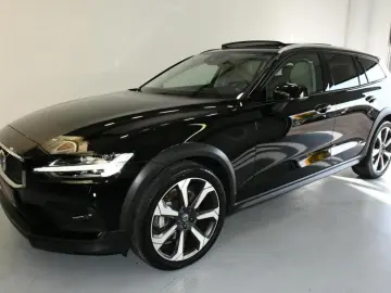 VOLVO V60 Cross Country B4 AWD Ultim ACC PAN HuD MASSG