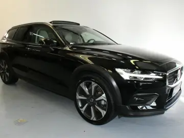 VOLVO V60 Cross Country B4 AWD Ultim ACC PAN HuD MASSG