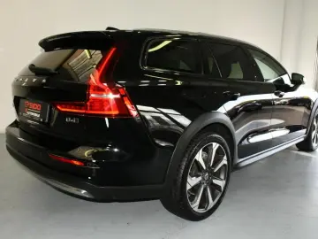 VOLVO V60 Cross Country B4 AWD Ultim ACC PAN HuD MASSG