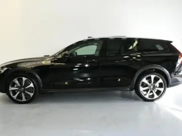VOLVO V60 Cross Country B4 AWD Ultim ACC PAN HuD MASSG