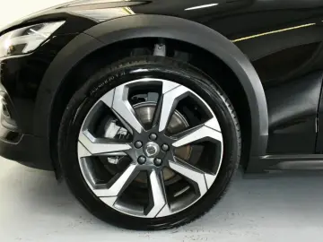 VOLVO V60 Cross Country B4 AWD Ultim ACC PAN HuD MASSG