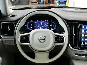 VOLVO V60 Cross Country B4 AWD Ultim ACC PAN HuD MASSG