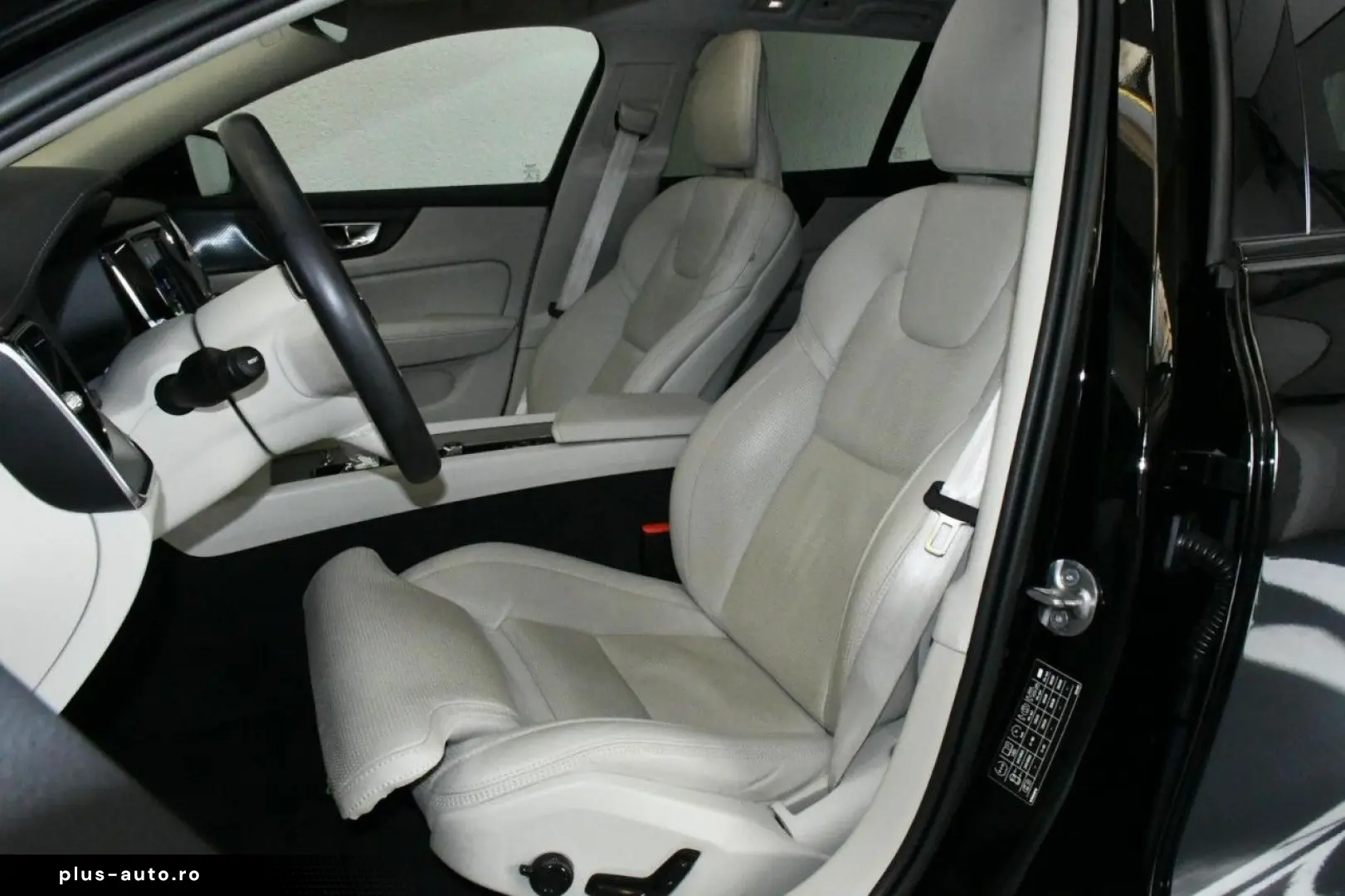 VOLVO V60 Cross Country B4 AWD Ultim ACC PAN HuD MASSG