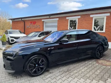 BMW M760 -XD-M-PAK-SKY-B&W