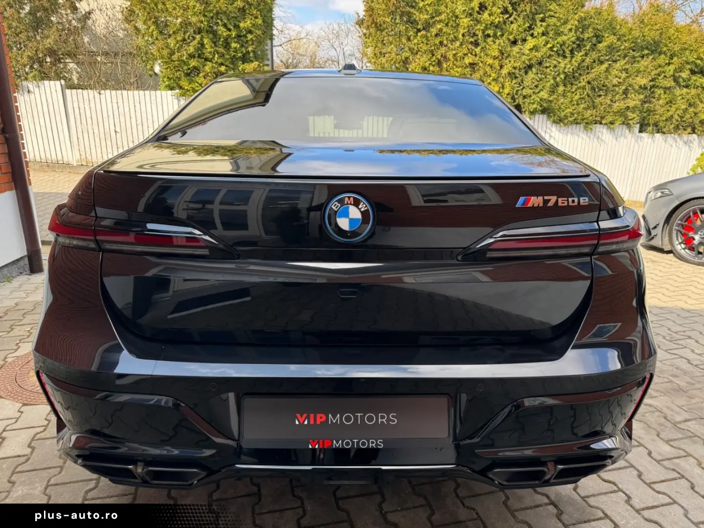 BMW M760 -XD-M-PAK-SKY-B&W