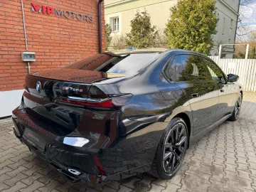 BMW M760 -XD-M-PAK-SKY-B&W