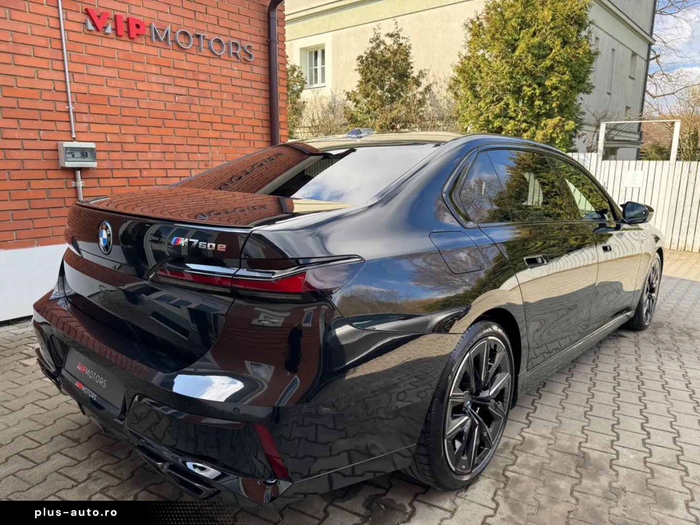 BMW M760 -XD-M-PAK-SKY-B&W